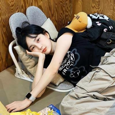 红衣小女孩